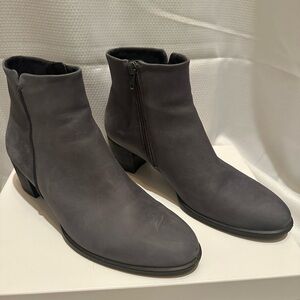 Ecco Women's Ankle Boots in Dark Gray